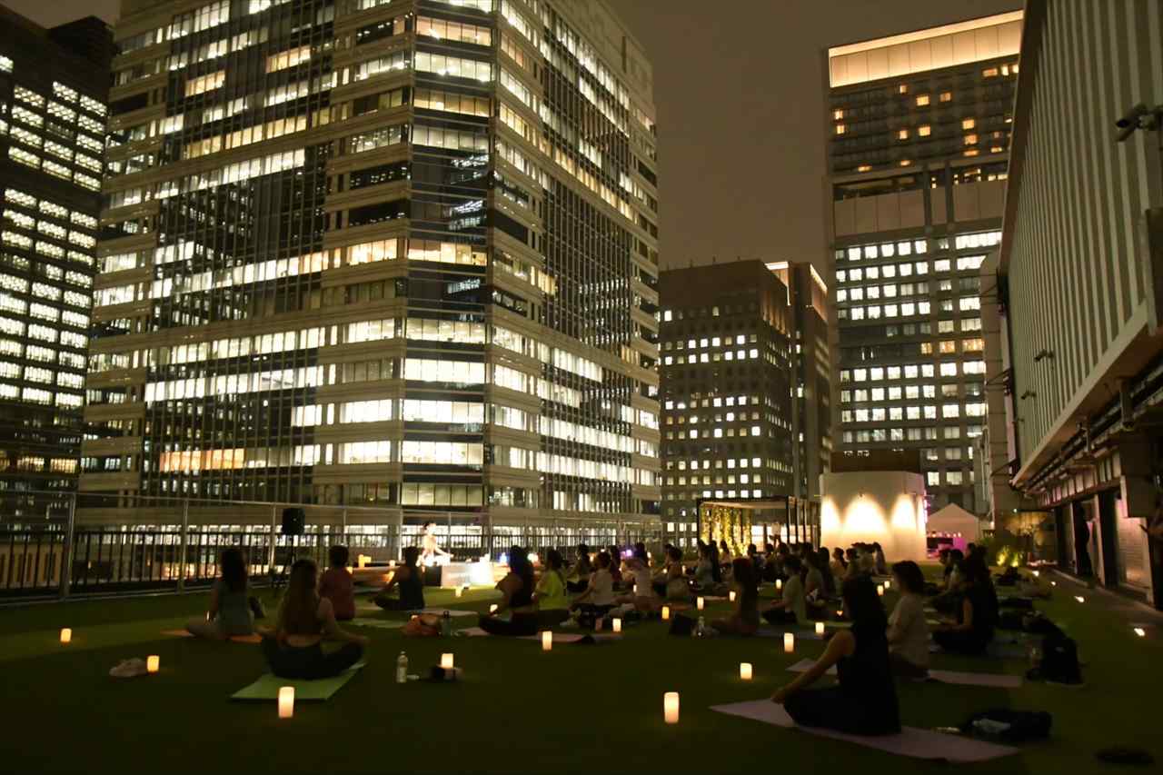 都会の一等地でヨガ！大人気イベント「URBAN YOGA」2023年4月からスタート　画像２