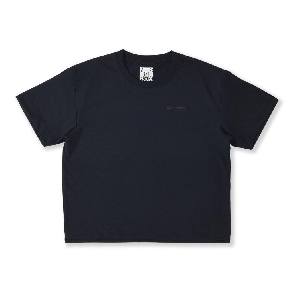ノーマルなフライス衿で、スタイリッシュなスタイリングが楽しめるコンパクトな丈のTシャツ。

品番：AMT35072／カラー：WT（ホワイト）,BK（ブラック）
品番：AMT35082／カラー：AG（アスレチックグレー）
価格：￥8,800（税込）
サイズ：ONE SIZE