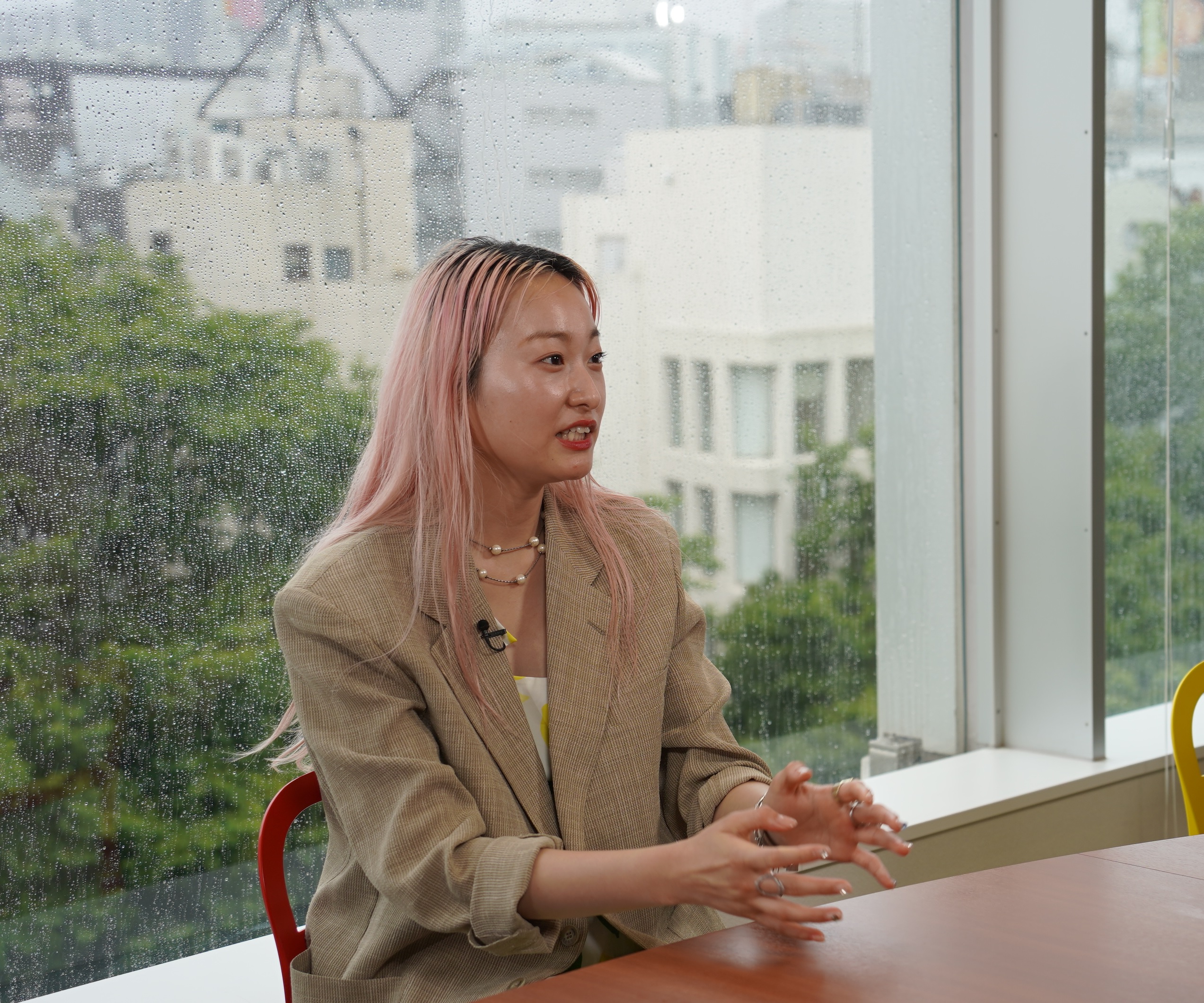・Miyuzu（ミユズ） 現職：ケイト・スペード PR 経歴：2015年入社し、大阪と東京のストアで3年間勤務。 その後、社内公募を経てライセンスチームへ異動。2020年から現職。