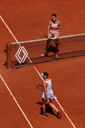 敵国、全仏テニスまたも握手拒否 サバレンカ「勝ててうれしい」　画像１
