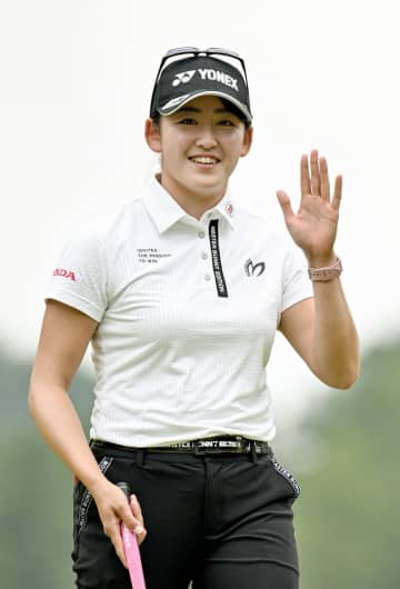 岩井千怜が63で首位 女子ゴルフ第1日　画像１
