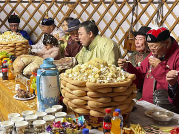 霧島の故郷、モンゴルで祭典 大関昇進祝いで「横綱目指す」　画像１