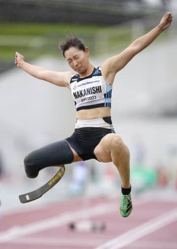 幅跳びで中西麻耶が優勝 陸上のジャパンパラ大会　画像１
