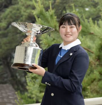 18歳の飯島早織が初優勝 日本女子アマゴルフ最終日　画像１