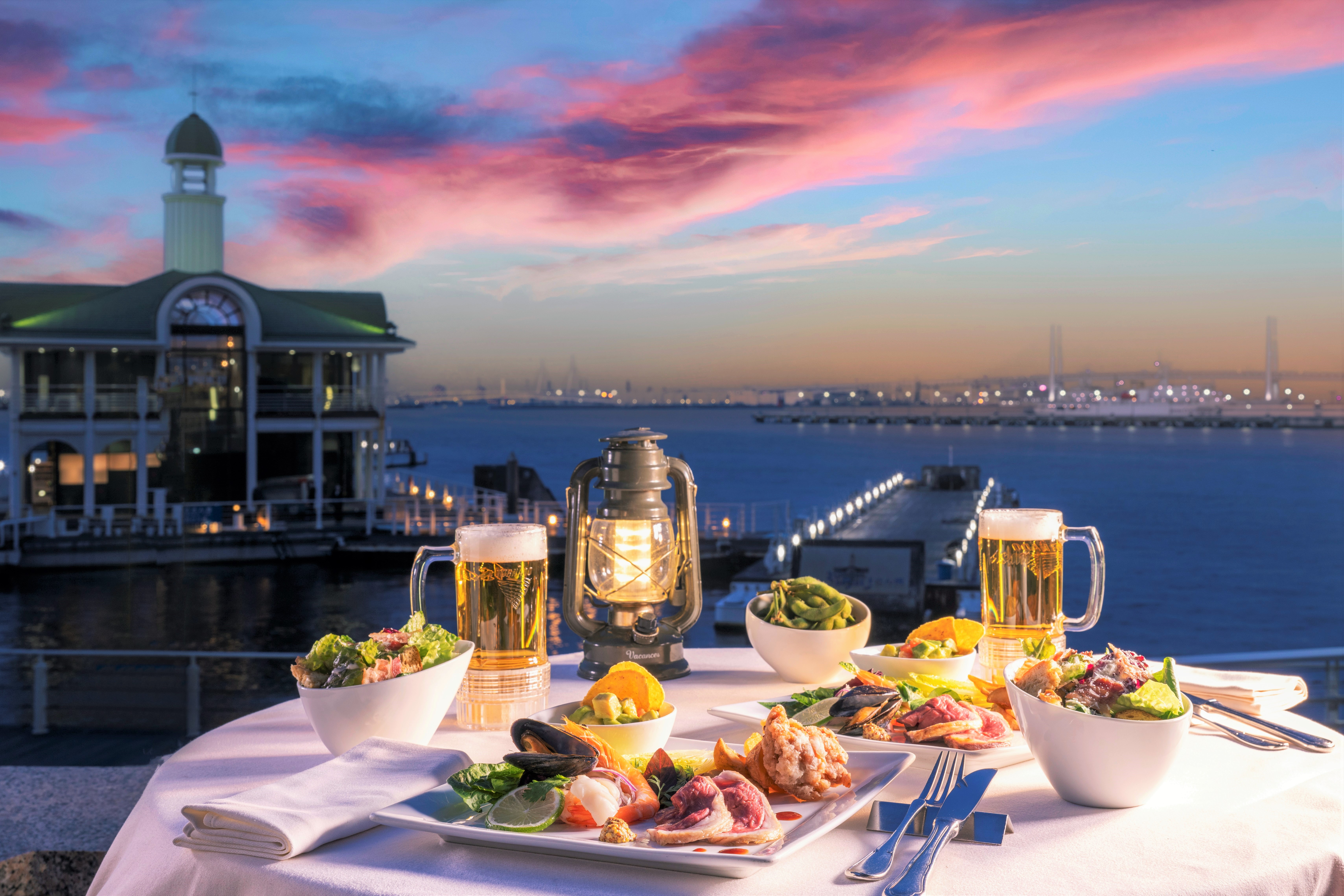 海が見えるビアガーデン　絶景眺めて夏の宵　画像１