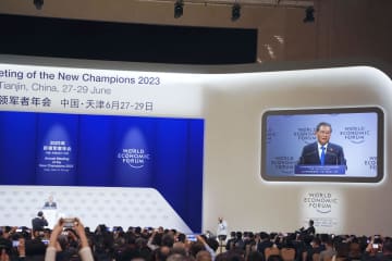 「経済貿易の政治化、断固反対」 中国首相、夏季ダボス会議開幕　画像１