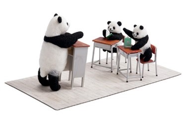 〈熊猫惑星〉パンダ小学校　１９,８００円 パンダ：縦１４.５×横３２×奥行１８ｃｍ ケース：縦２４×横３２×奥行１８ｃｍ