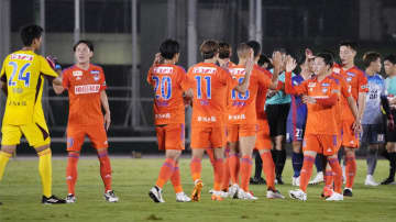 J1新潟、延長後半再開で勝利 サッカー天皇杯3回戦　画像１