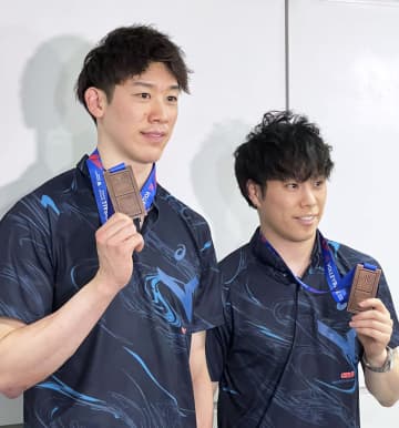 石川「もっといい色のメダルを」 男子バレー日本代表が帰国　画像１