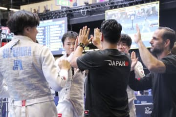 男子フルーレ団体、日本は決勝へ 世界フェンシング最終日　画像１