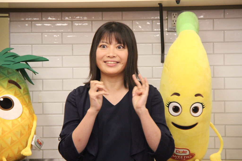 「栄養バランスの良いバナナは朝食に最適」と語る古谷彰子さん
