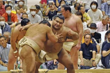 元大関高安、地元の応援に発奮 大相撲の夏巡業　画像１