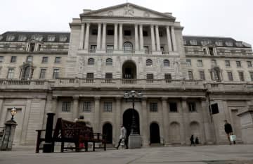 英中央銀行、金利据え置き 景気に配慮、15会合ぶり　画像１