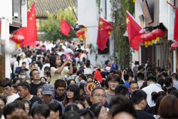 中国の観光収入、コロナ前超え 国慶節連休、8億人超旅行　画像１