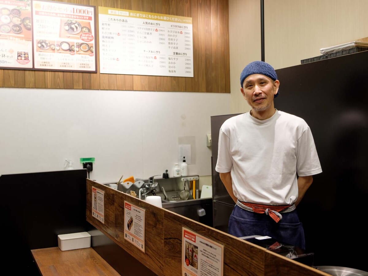 雑穀おにぎり専門店「maimai」が期間限定コラボで天然水炊きに！おいしい握り方のコツ「5㎜握り」とは？　画像３