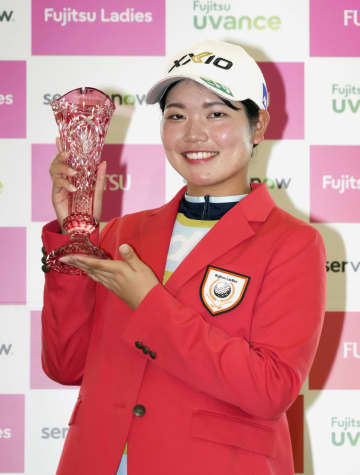 最終日中止で19歳桜井が4勝目 10代で3人目、女子ゴルフ　画像１