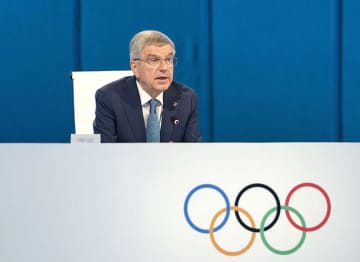 バッハ会長の任期延長を 一部IOC委員が要望　画像１