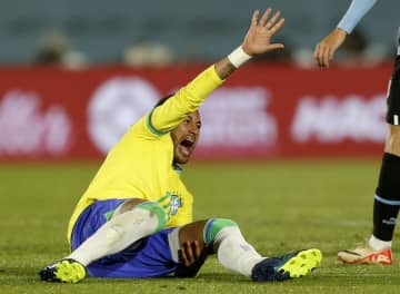 ネイマールが左膝損傷、手術へ サッカーのブラジル代表　画像１