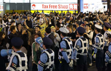 ファン「絶対日本一に」 阪神勝利に歓喜の渦　画像１