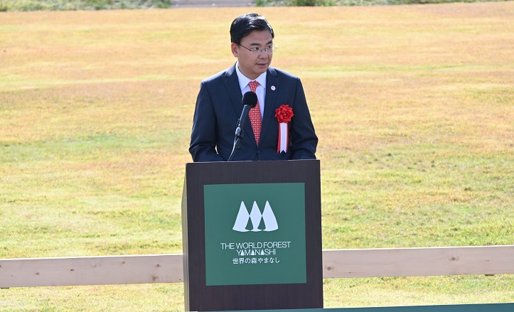 富士山麓で記念植樹し国際交流を 　山梨県が「世界の森やまなし」開設　画像４