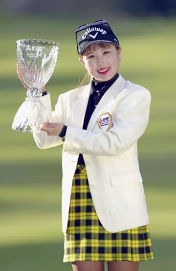 ゴルフ、22歳の李ハナが初優勝 樋口久子・三菱電機レディース　画像１