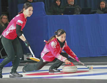 カーリング、日本女子2連覇逃す 国際大会、決勝で韓国に敗れる　画像１