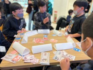 【はばたけラボ　先輩に聞く】子どもたちが夢をかなえるきっかけを作りたい　お金の学習塾「まねまねタウン」——THINNEY株式会社社長・織戸弘暉さん　画像２