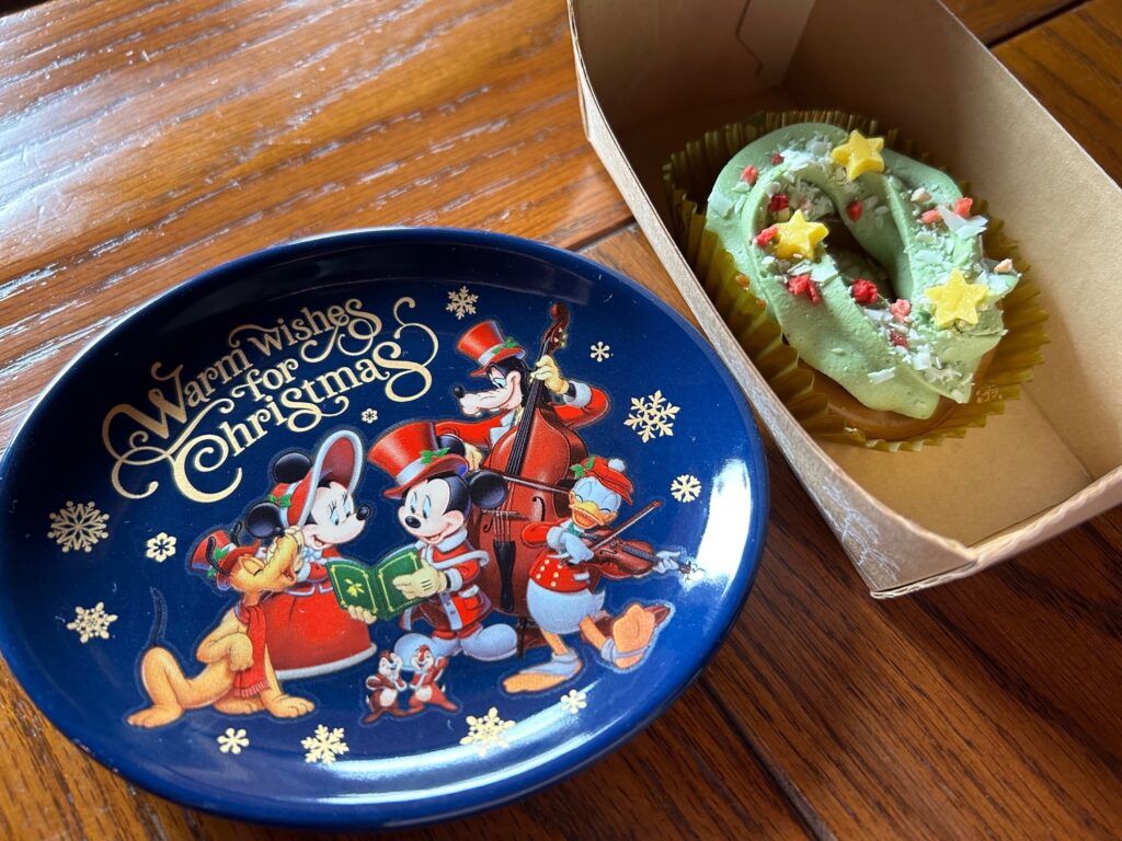 【ディスニーランド】ミッキーマウスとその仲間たちとクリスマスを楽しむ！　ファンタジックで華やかなパレードは必見　画像６