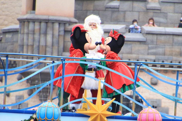 【ディズニーシー】サンタクロースも登場！　「ディズニー・クリスマス・グリーティング」がスタート　画像１