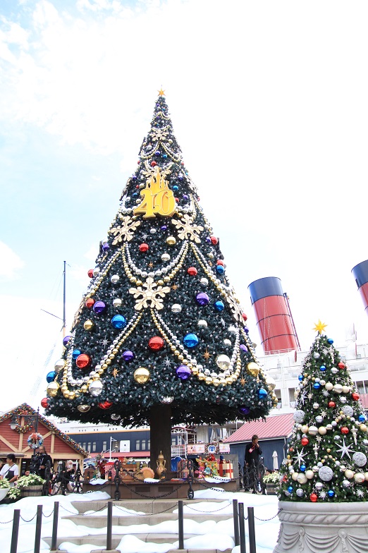 【ディズニーシー】サンタクロースも登場！　「ディズニー・クリスマス・グリーティング」がスタート　画像３