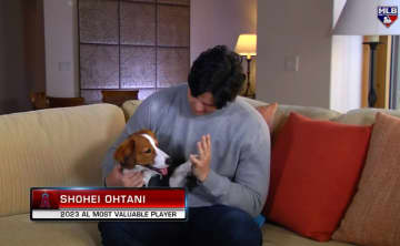 大谷が抱きかかえた犬が話題に MVP発表中継のテレビ番組　画像１