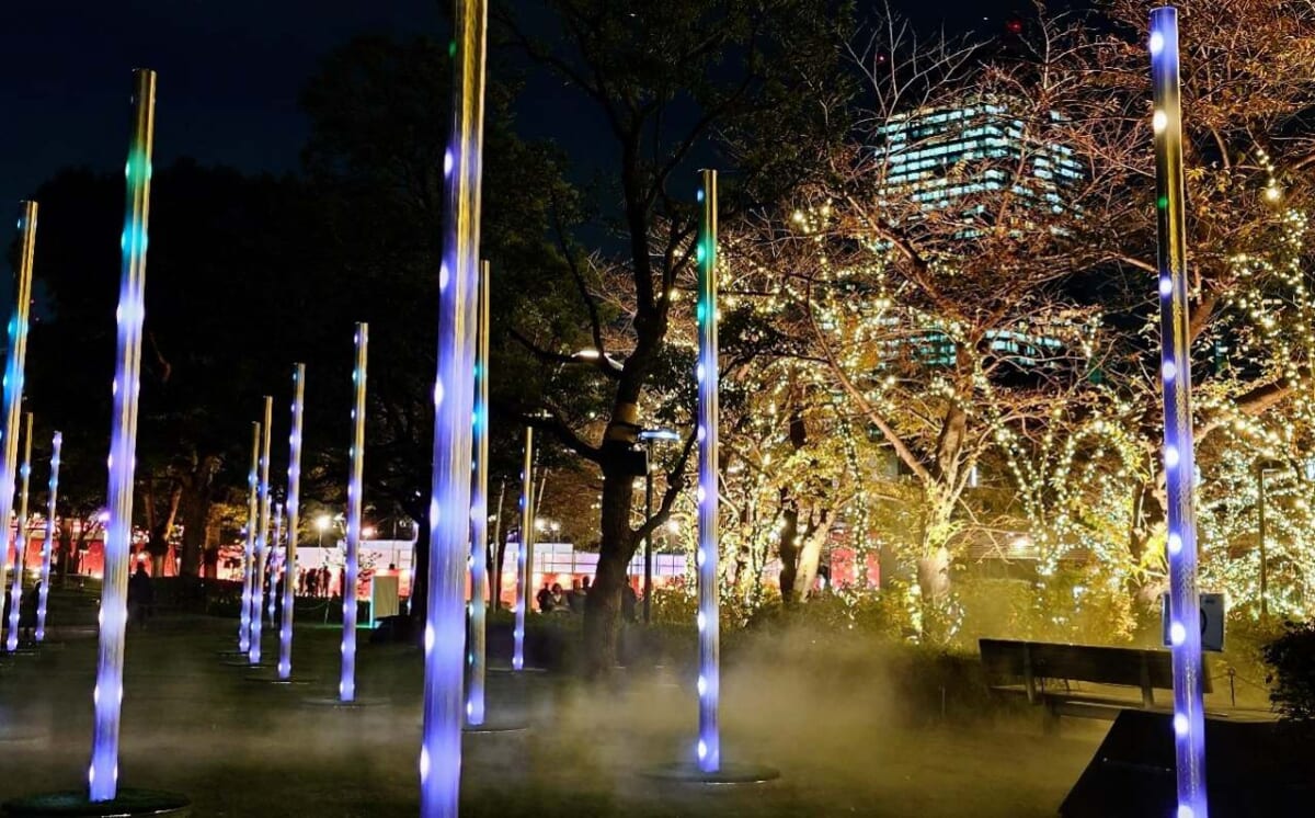 【六本木・東京ミッドタウン】雲海のようなイルミが幻想的な「MIDTOWN CHRISTMAS 2023」＆COACHとコラボしたアイスリンクも登場！　画像５