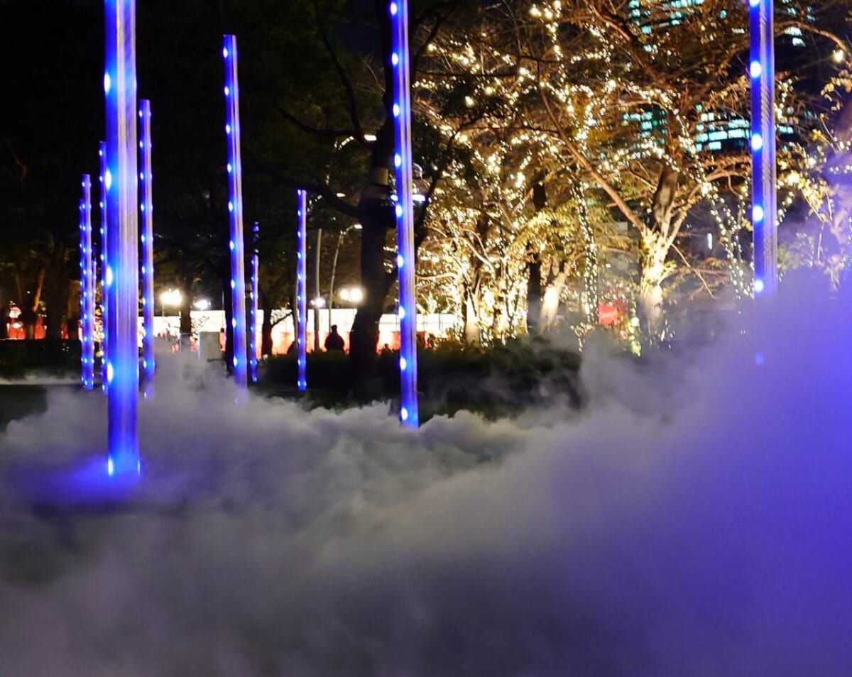 【六本木・東京ミッドタウン】雲海のようなイルミが幻想的な「MIDTOWN CHRISTMAS 2023」＆COACHとコラボしたアイスリンクも登場！　画像７