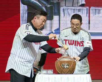 30年熟成の泡盛で優勝祝い 韓国プロ野球、LGツインズ　画像１