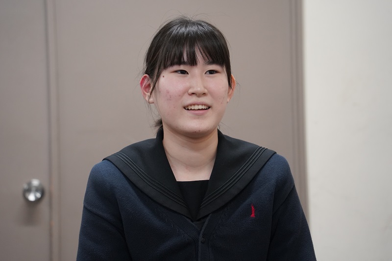 現在、興部高校3年生の山田陽菜（ひな）さん。2024年４月からおこっぺ町観光協会に就職する。