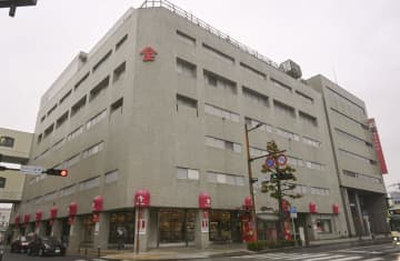 佐賀唯一の百貨店、自力再建断念 京都の不動産会社に譲渡　画像１
