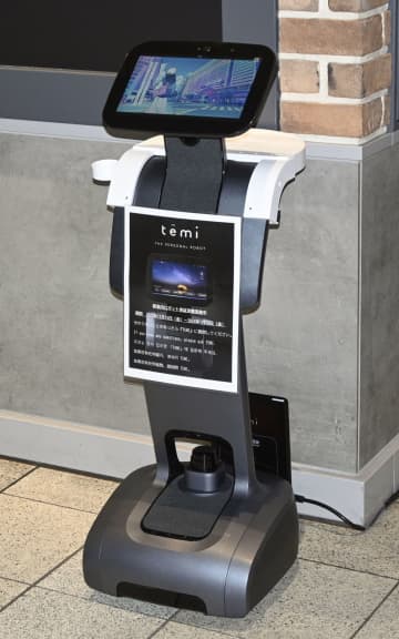 西鉄、自走式案内ロボ導入 福岡の駅改札で実証実験　画像１