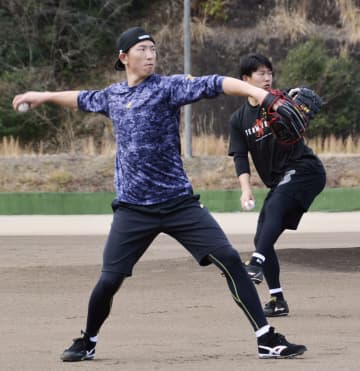 巨人・戸郷「意気に感じる」 開幕投手に指名、母校で練習　画像１