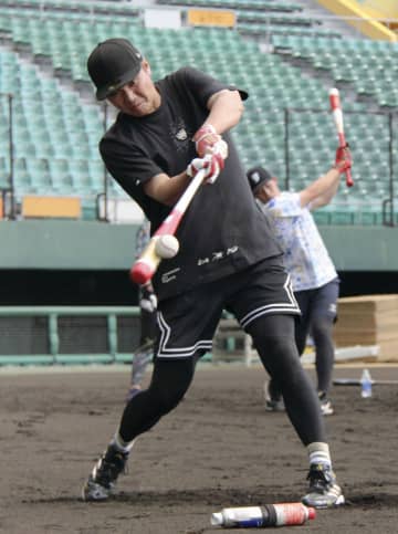 18年目の巨人坂本「心機一転」 三塁手での開幕に照準、練習公開　画像１