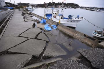 石川・富山、漁港の8割に被害 15港で地盤隆起、海底露出　画像１