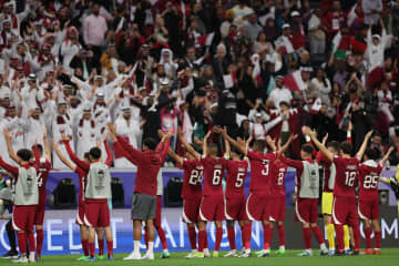開催国カタール準々決勝へ サッカーのアジア杯　画像１