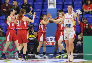 日本、強豪破り白星発進 バスケ女子五輪最終予選　画像１
