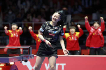 世界卓球団体戦、日本女子「銀」 決勝で中国に惜敗　画像１