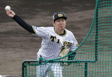 阪神・西勇、打者を相手に31球 開幕ローテ入りへ「不安はない」　画像１