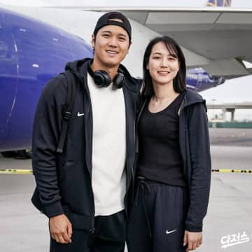 大谷翔平選手が妻との写真投稿 航空機前、球団もXで紹介　画像１