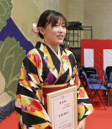 三上紗也可「金メダルへ頑張る」 五輪代表、日体大の卒業式出席　画像１