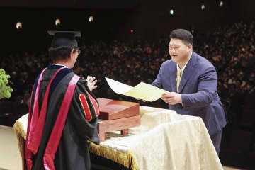 柔道の斉藤が卒業、五輪へ決意 国士舘大、父と同じ表彰　画像１