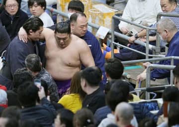 尊富士2敗目、大の里3敗守る 優勝2人に絞られる　画像１