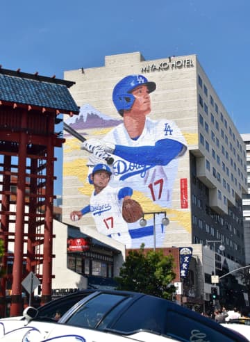 大谷選手の巨大壁画 ロスの日系人街に登場　画像１
