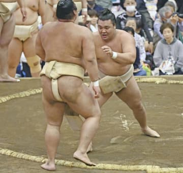 大相撲春巡業、大関霧島が初稽古 夏場所かど番「やり返す」　画像１